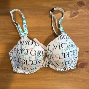 Brand new with tags Victoria secret tshirt push up full coverage bra. 32D